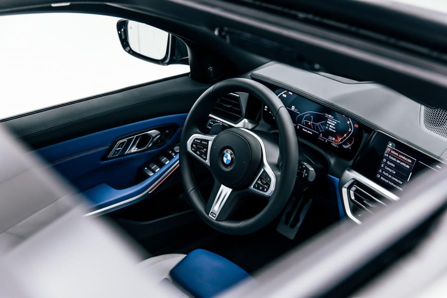 Интерьер BMW M340i xDrive Touring First Edition (G21) 2020 года  (WW) (фото 32 из 40)